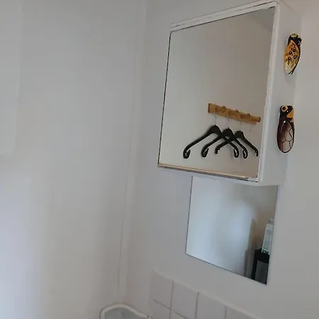 La Petite Maison Avec Patio Dans La Cour Feriehus Aubervilliers